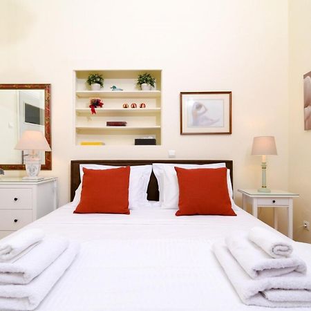 Classy Apartment In The Heart Of Атина Екстериор снимка