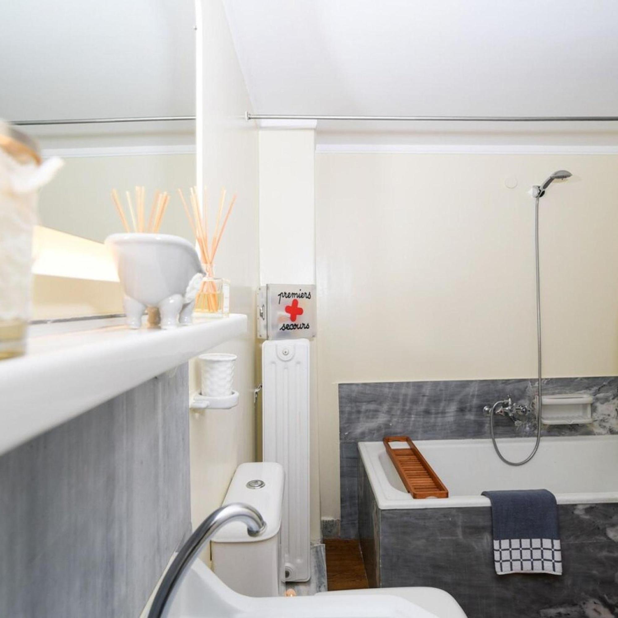 Classy Apartment In The Heart Of Атина Екстериор снимка