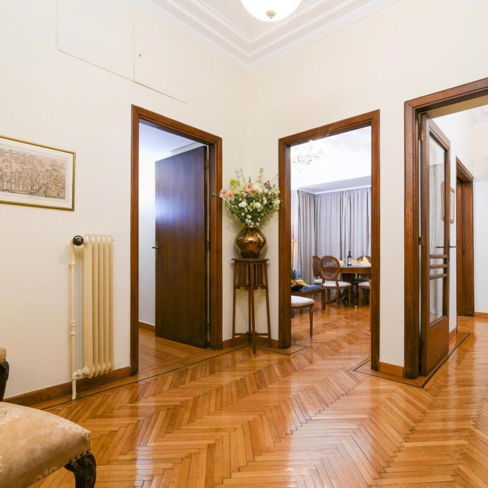 Classy Apartment In The Heart Of Атина Екстериор снимка