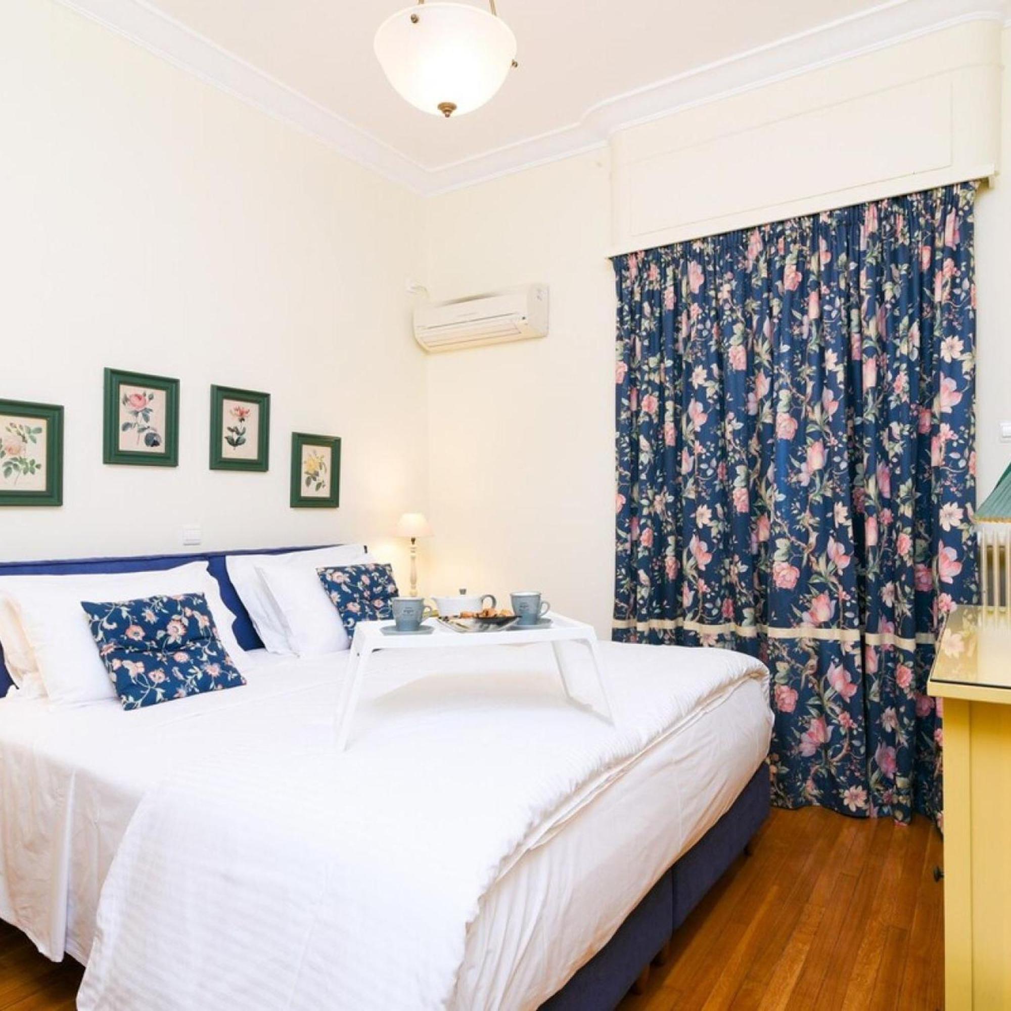 Classy Apartment In The Heart Of Атина Екстериор снимка