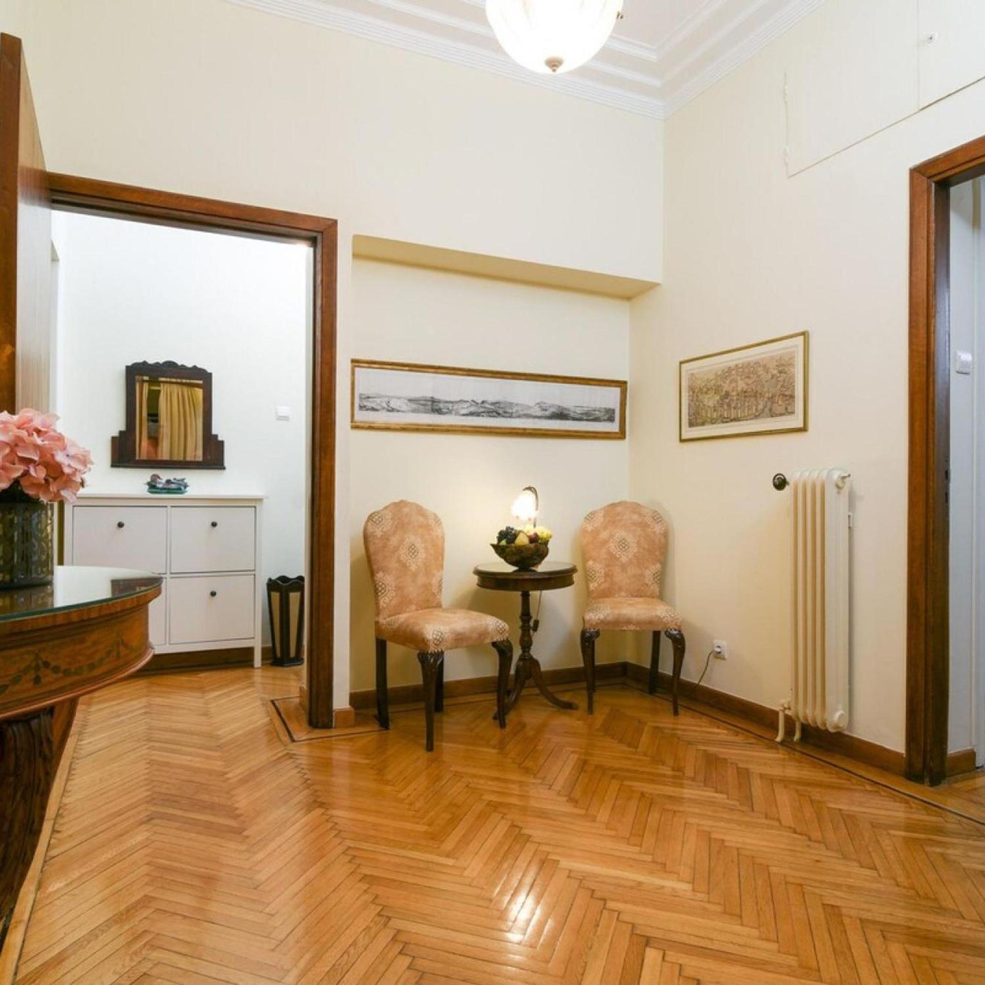 Classy Apartment In The Heart Of Атина Екстериор снимка